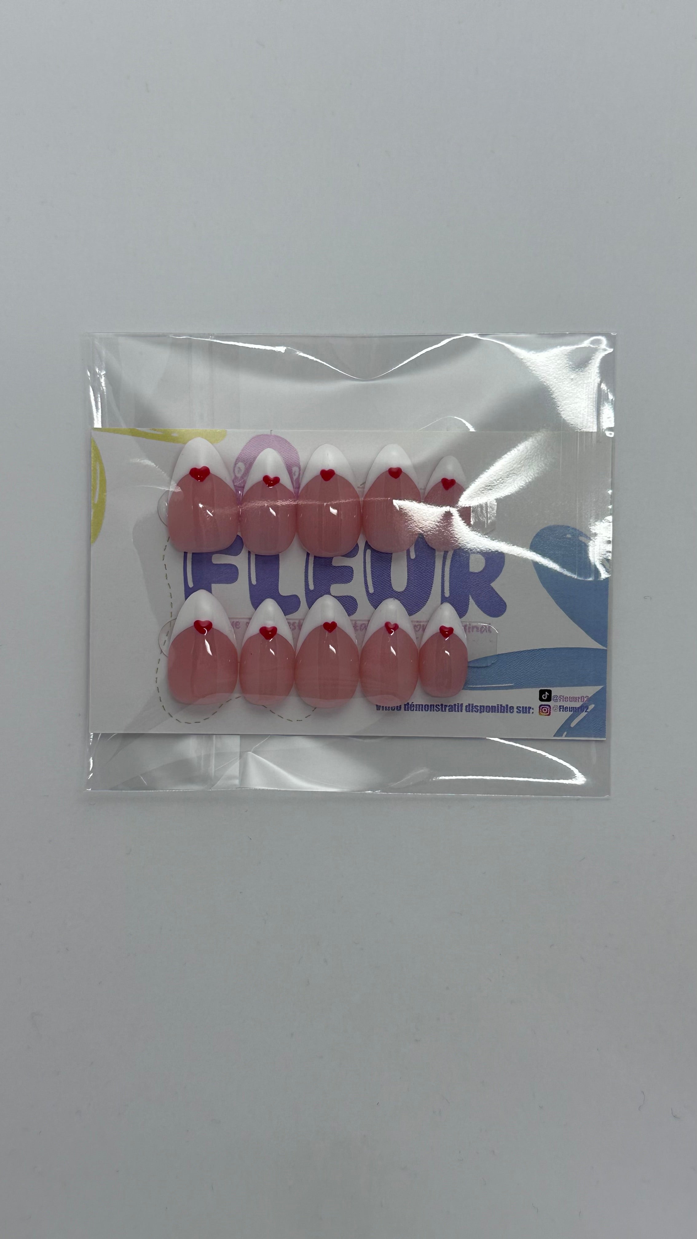 LITTLE HEART (French-heart) - Short Almond - FALSE NAILS PressOnNail