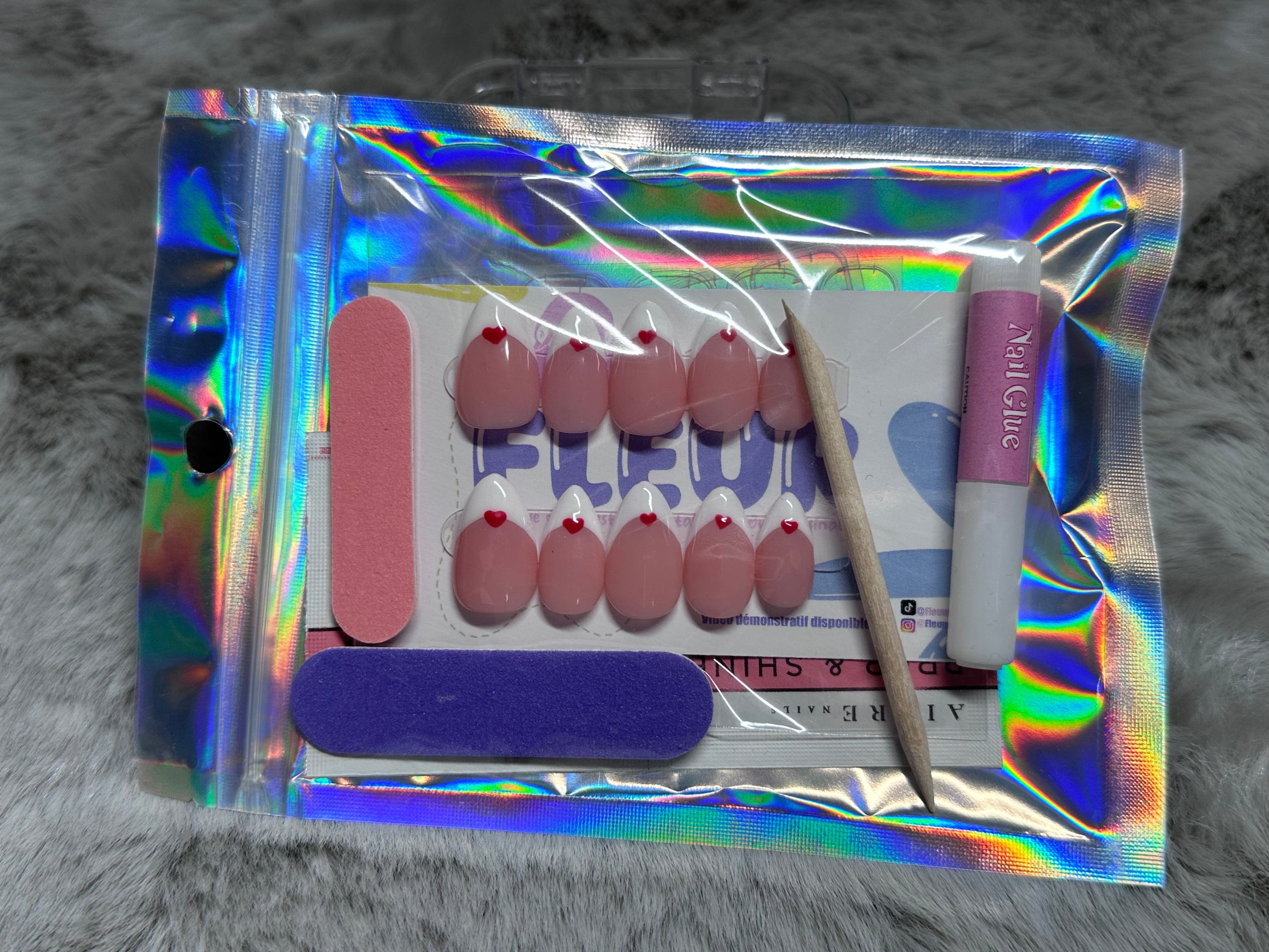 LITTLE HEART (French-heart) - Short Almond - FALSE NAILS PressOnNail